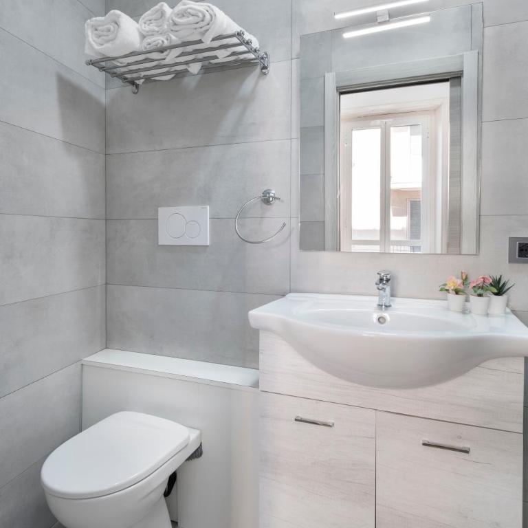 Rohome Stay - Camera Matrimoniale con Balcone - 17