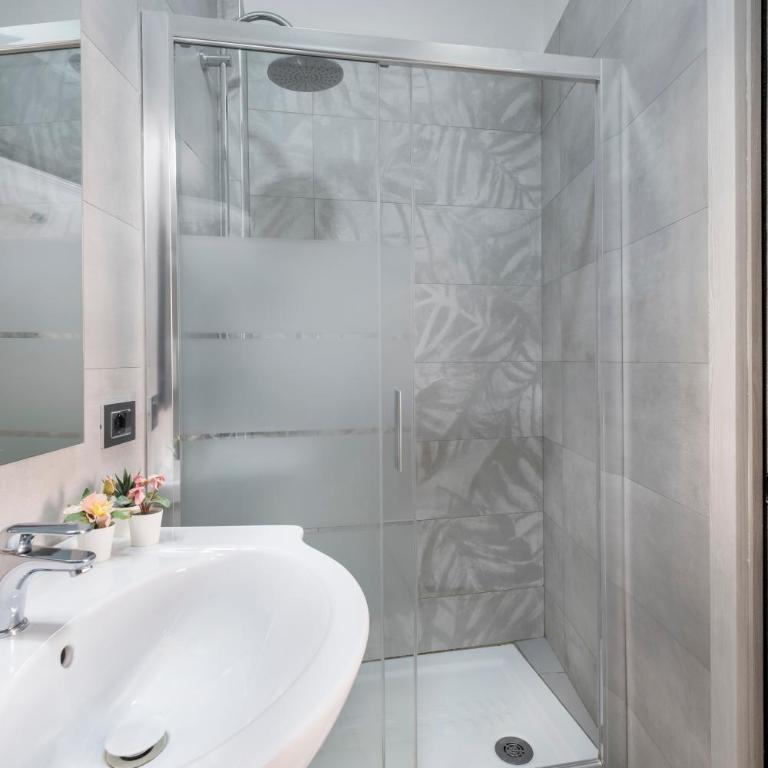 Rohome Stay - Camera Matrimoniale con Balcone - 12