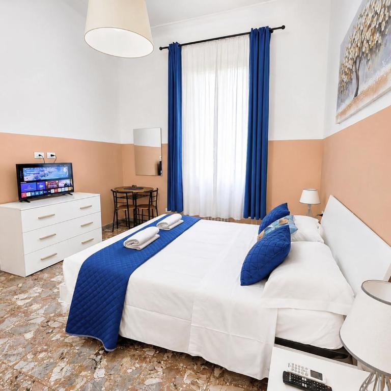 Sweet Life Guesthouse Hospety Group - Camera Matrimoniale con Servizi Igienici in Comune - 5