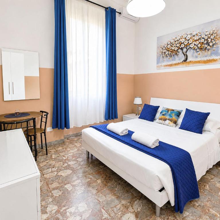 Sweet Life Guesthouse Hospety Group - Camera Matrimoniale con Servizi Igienici in Comune - 1