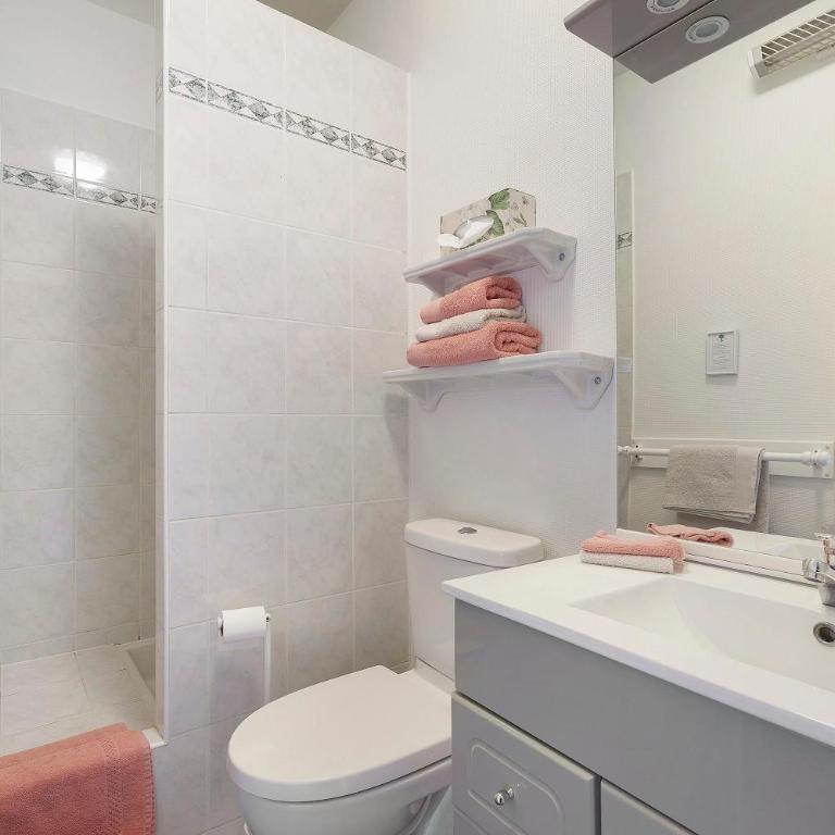 La Petite Ville Mallet - Chambre Quadruple avec Douche - 10