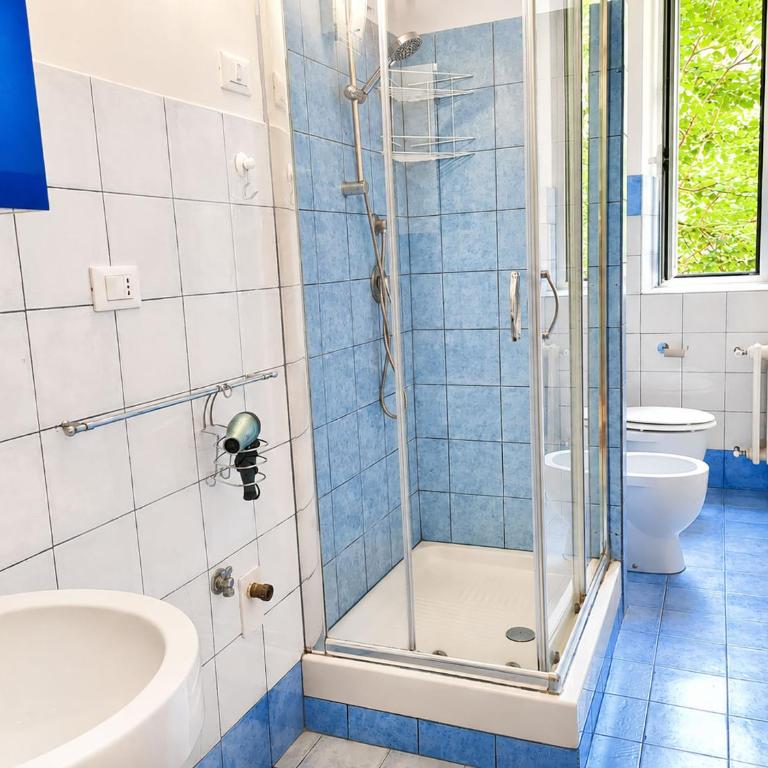 Sweet Life Guesthouse Hospety Group - Camera Tripla con Bagno Privato Esterno - 9