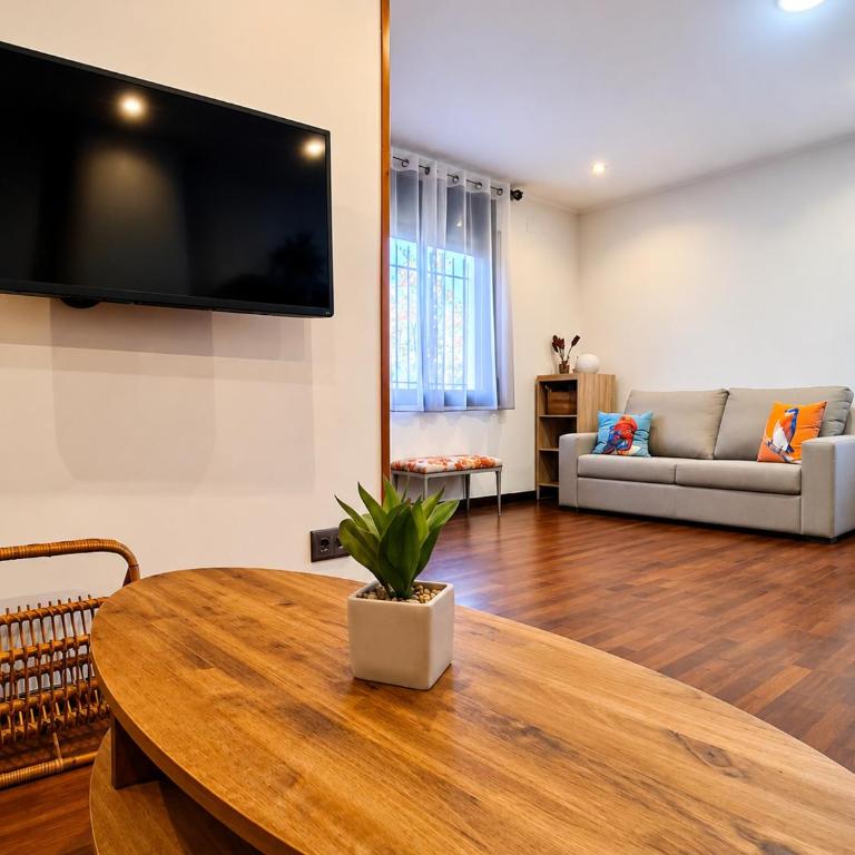 Oceanfront home Parking Wi-Fi AC Barbecue Garden - Three-Bedroom Townhouse - 11