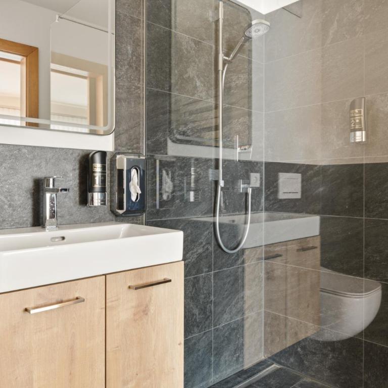 Hotel Lebzelter Straßwalchen, Familien und Business Aufenthalt, Seengebiet, Erlebnispark - Doppelzimmer - 10