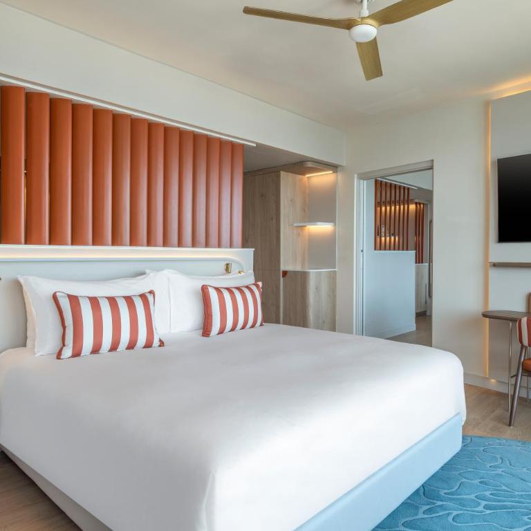 Marina Baie des Anges Hôtel, Curio Collection By Hilton - Marina Bay Suite with Sea View - 2