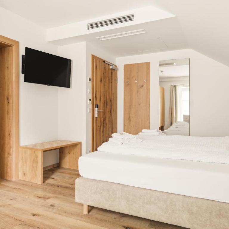 Hotel Lebzelter Straßwalchen, Familien und Business Aufenthalt, Seengebiet, Erlebnispark - Deluxe Doppelzimmer mit Balkon - 7