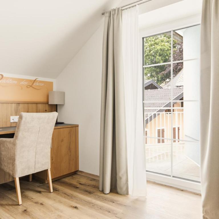 Hotel Lebzelter Straßwalchen, Familien und Business Aufenthalt, Seengebiet, Erlebnispark - Deluxe Doppelzimmer mit Balkon - 9