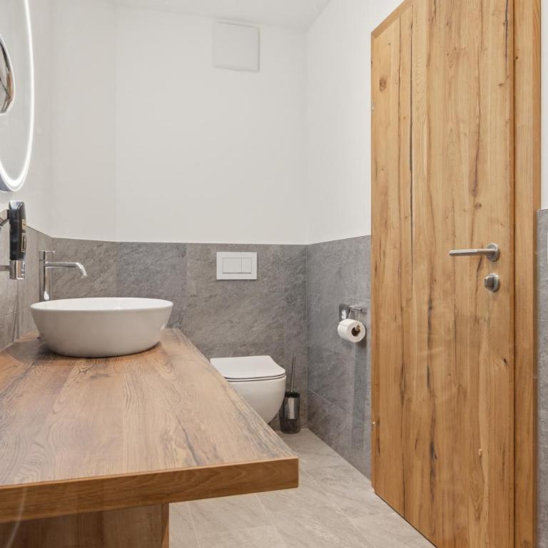 Hotel Lebzelter Straßwalchen, Familien und Business Aufenthalt, Seengebiet, Erlebnispark - Deluxe Doppelzimmer mit Balkon - 6