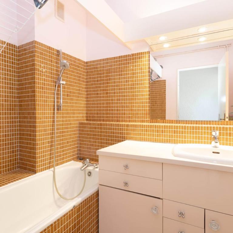 Vue de carte postale et piscine ! - Apartamento Superior con vistas a la ciudad - 14