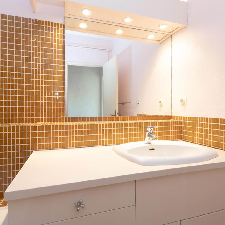 Vue de carte postale et piscine ! - Apartamento Superior con vistas a la ciudad - 15
