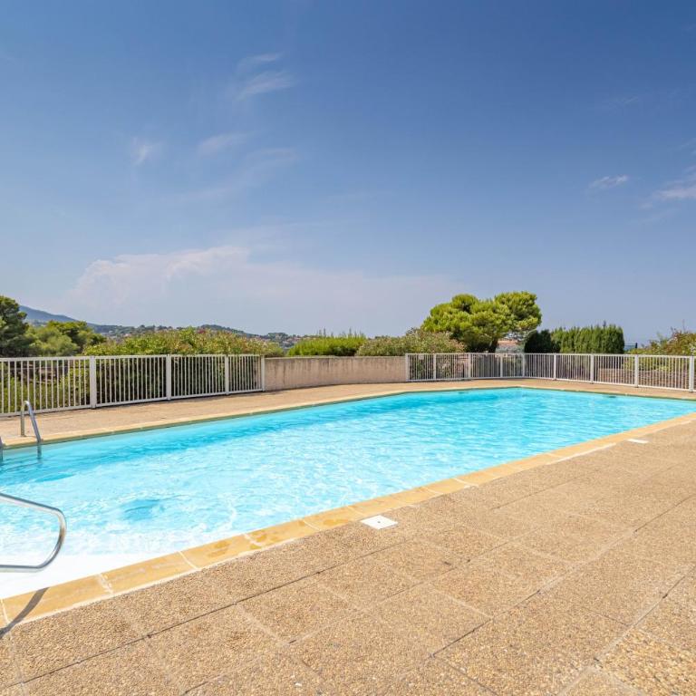 Vue de carte postale et piscine ! - Apartamento Superior con vistas a la ciudad - 3