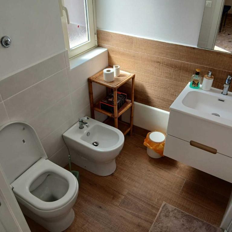 Happy Days Central House - Doppelzimmer mit Balkon - 24