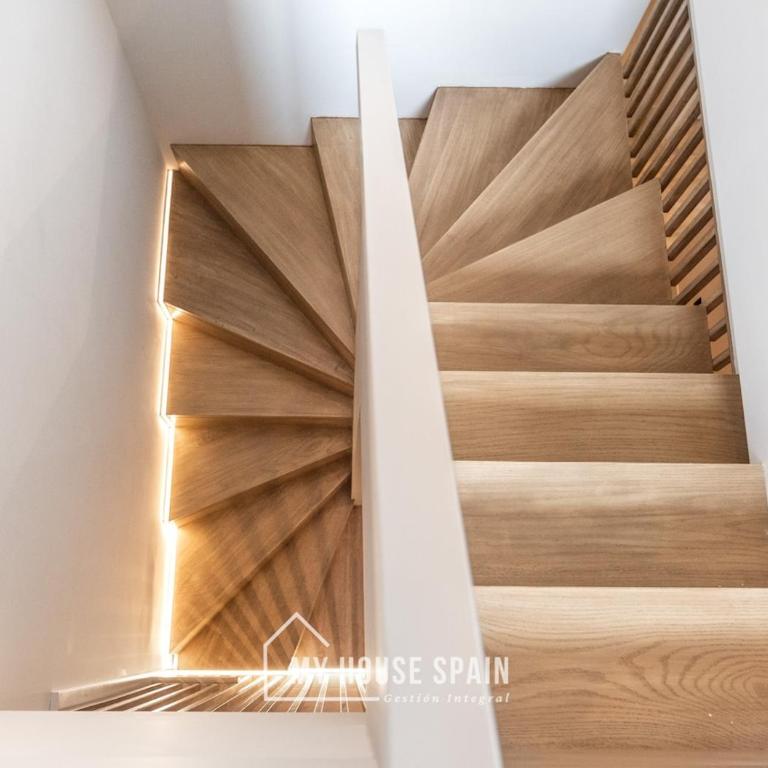 MyHouseSpain - Luminoso Ático Duplex en Gijón - Apartamento de 3 dormitorios Premium - 15
