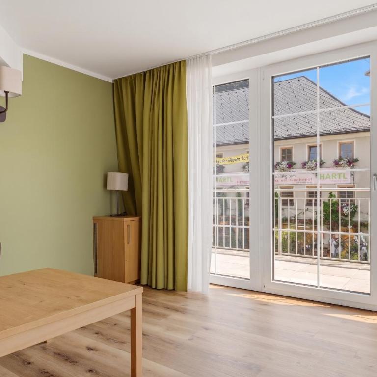 Hotel Lebzelter Straßwalchen, Familien und Business Aufenthalt, Seengebiet, Erlebnispark - Superior Familienzimmer - 7