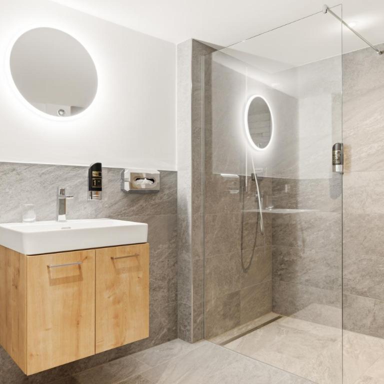 Hotel Lebzelter Straßwalchen, Familien und Business Aufenthalt, Seengebiet, Erlebnispark - Junior Suite für Familien - 10