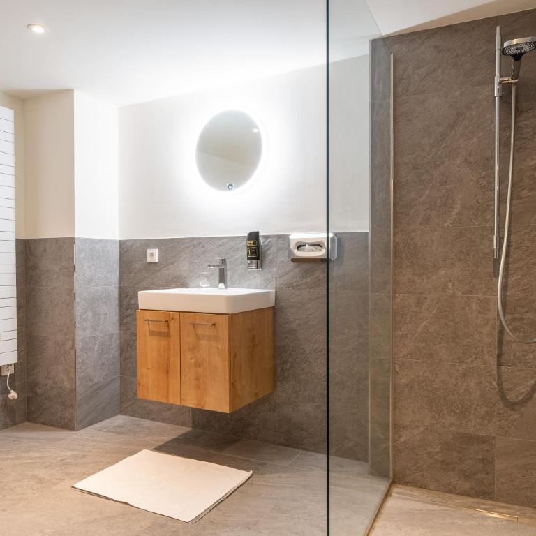 Hotel Lebzelter Straßwalchen, Familien und Business Aufenthalt, Seengebiet, Erlebnispark - Junior Suite für Familien - 8