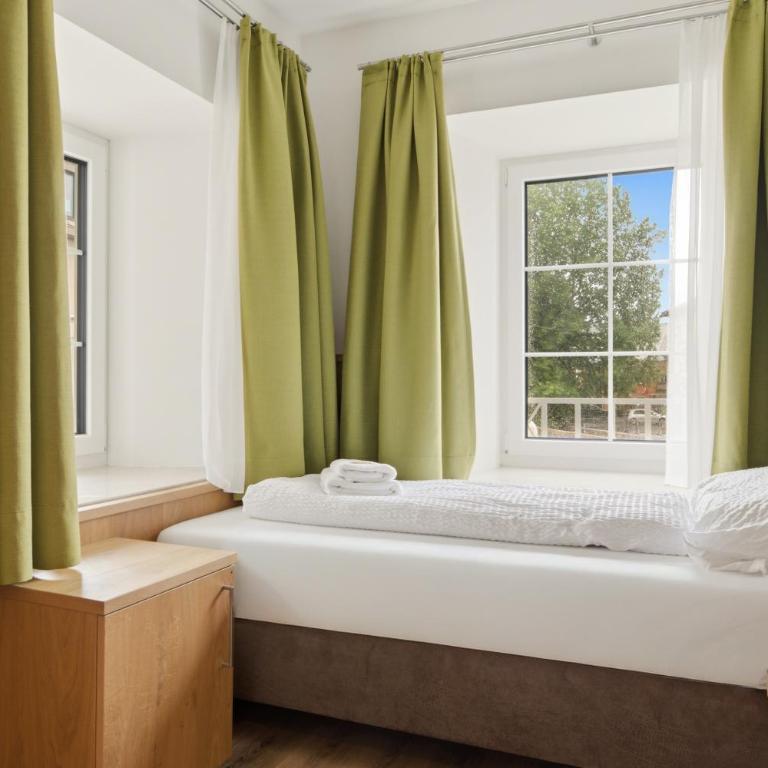 Hotel Lebzelter Straßwalchen, Familien und Business Aufenthalt, Seengebiet, Erlebnispark - Superior Familienzimmer - 11