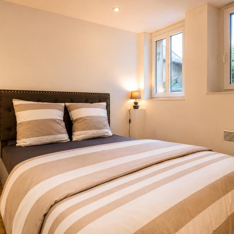 HYPER CENTRE dans remparts vieille ville 1er étage , possible tout faire a pieds - Appartement 1 Chambre - 3