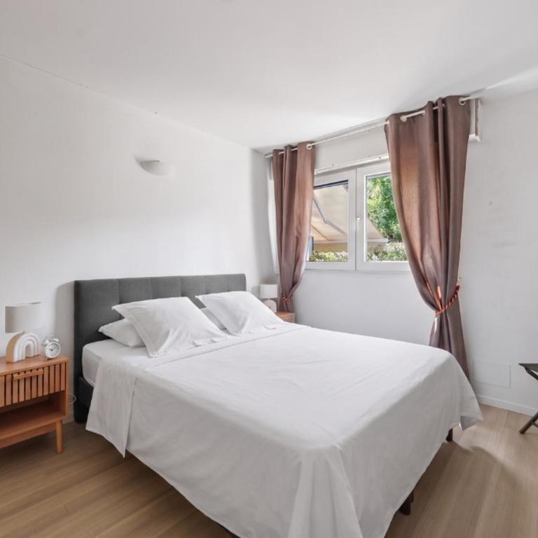 Appartement calme avec terrasse 200m de la plage - Appartement Supérieur - 12
