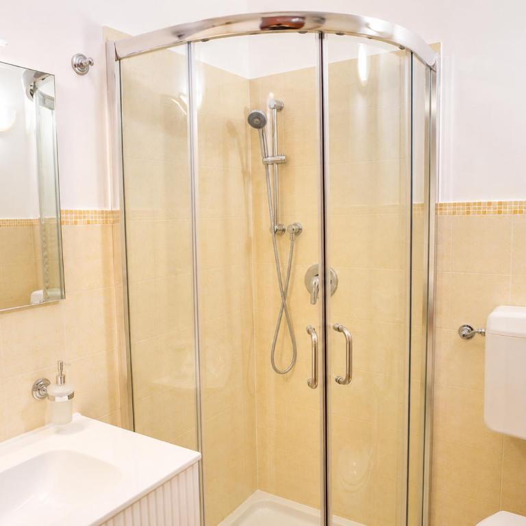 NARBONE 42 - Chambre Triple avec Salle de Bains Privative - 10