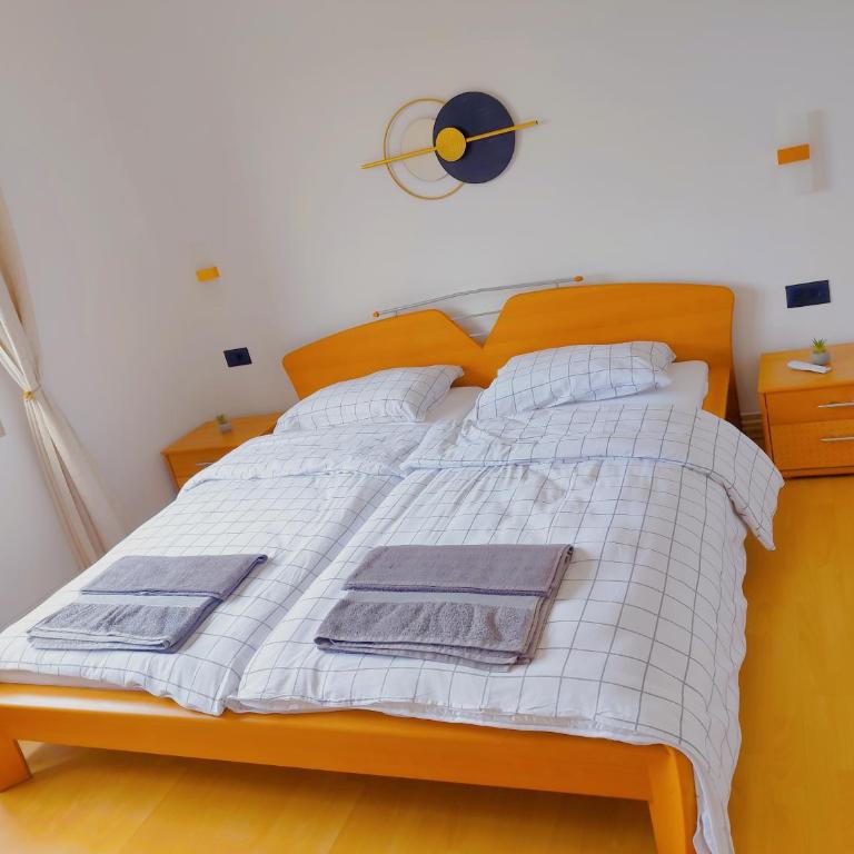 Panorama Sky Apartment -11 min by walk to Old Town - Free Parking - Apartment with Balcony - 30