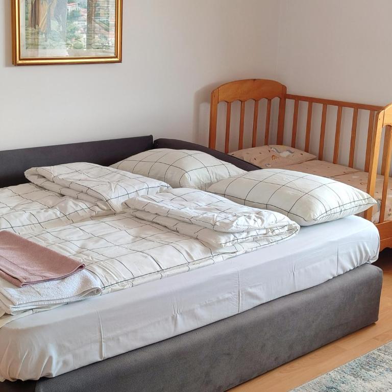 Panorama Sky Apartment -11 min by walk to Old Town - Free Parking - Apartment with Balcony - 28