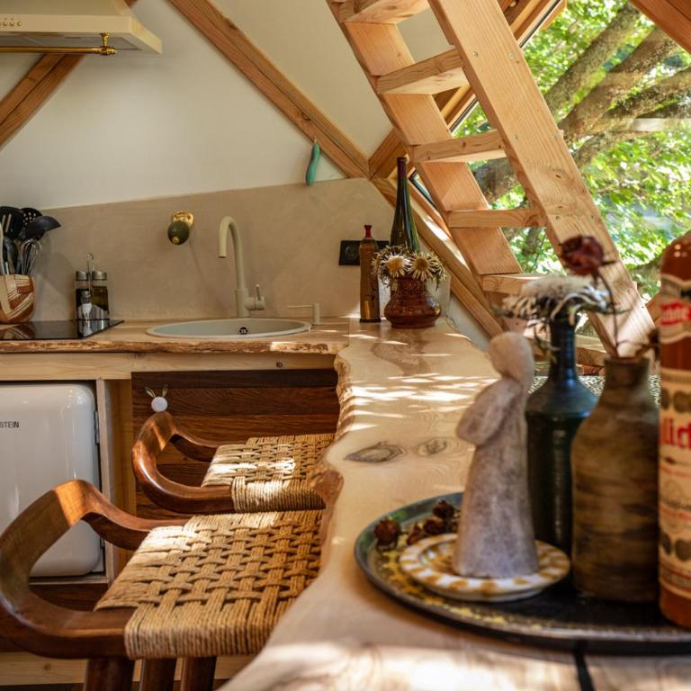 La Pomme de Pin Perchée, cabane romantique pour 2 - Appartement avec Douche - 57