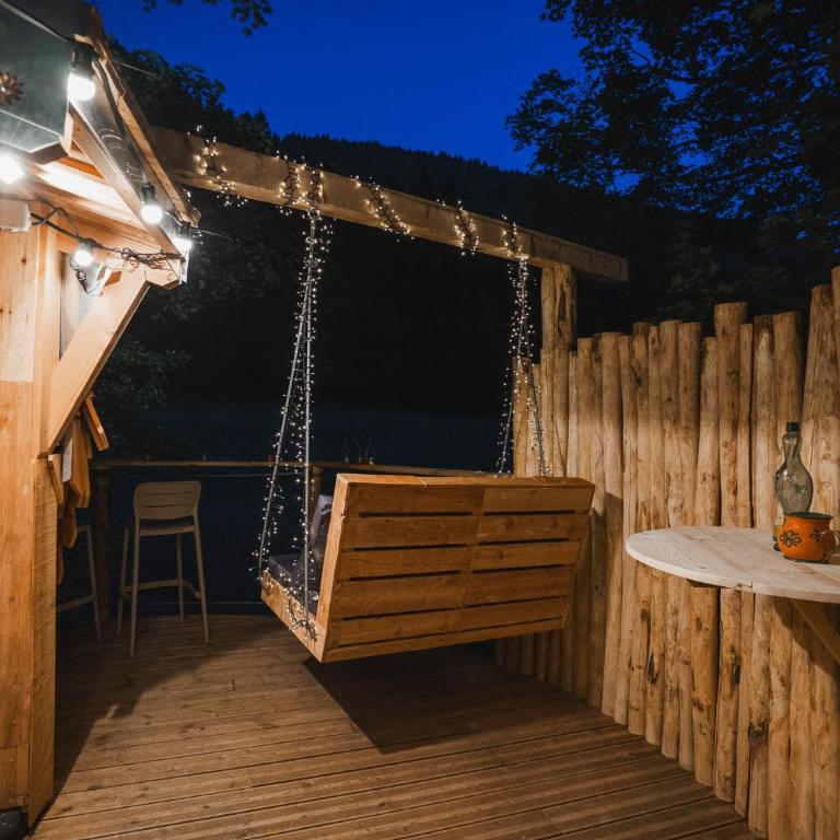 La Pomme de Pin Perchée, cabane romantique pour 2 - Appartement avec Douche - 63