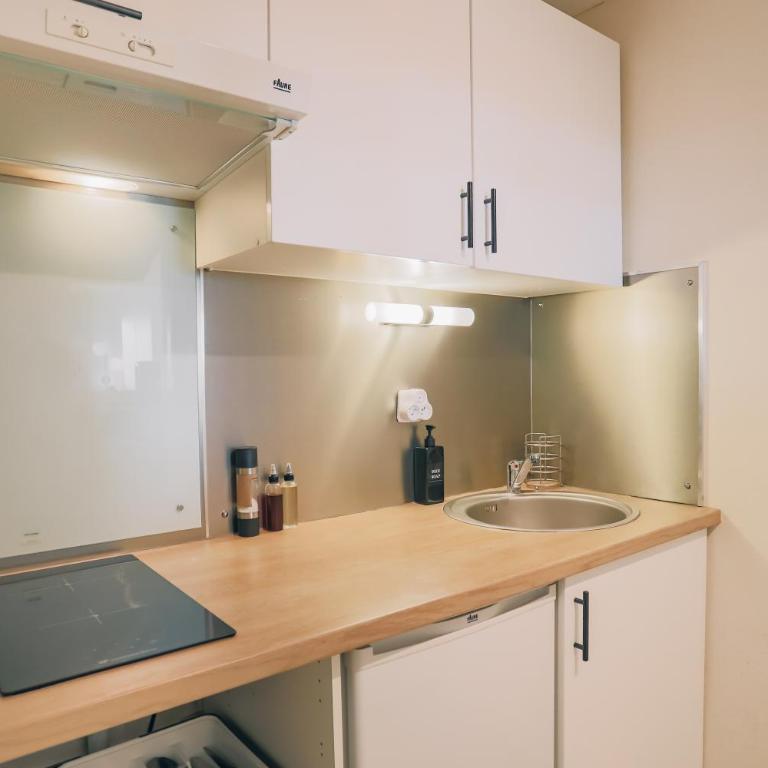 Vue mer, sur le port, près des tours - Apartment - 18