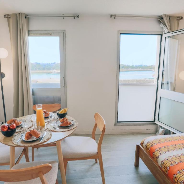 Vue mer, sur le port, près des tours - Apartment - 1