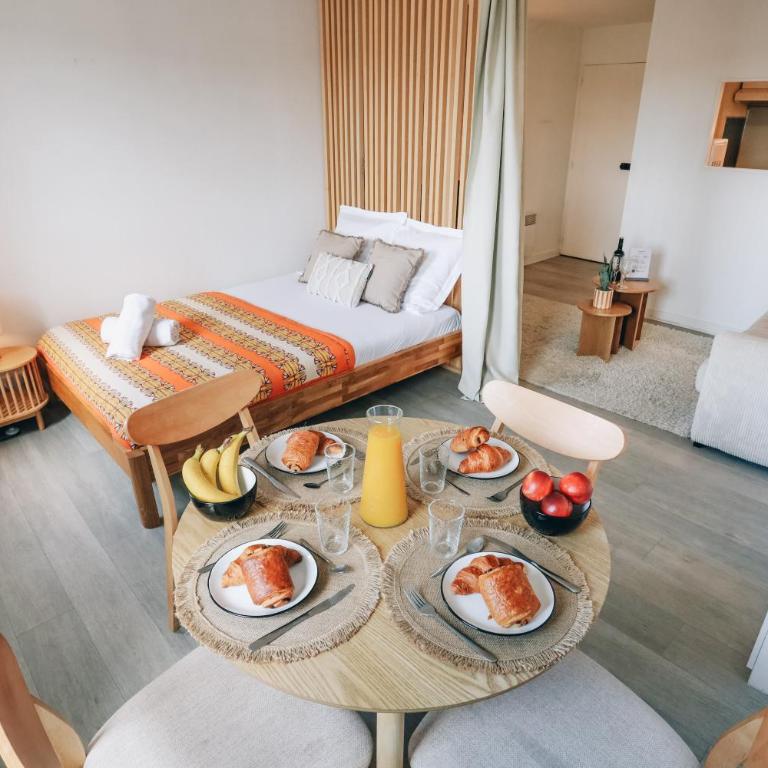 Vue mer, sur le port, près des tours - Apartment - 17
