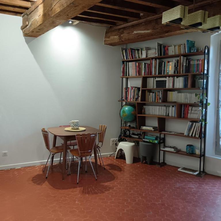 Maison Arlésienne à l'esprit bohème - Three-Bedroom House - 15