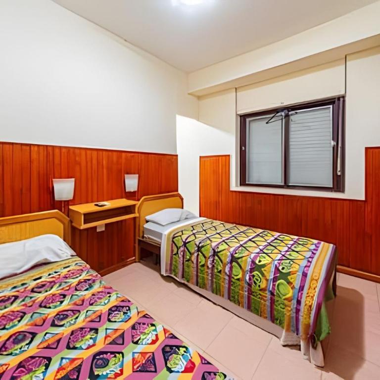 "Alpha", downtown hotel room - Quadruple Room with Private Bathroom - 3