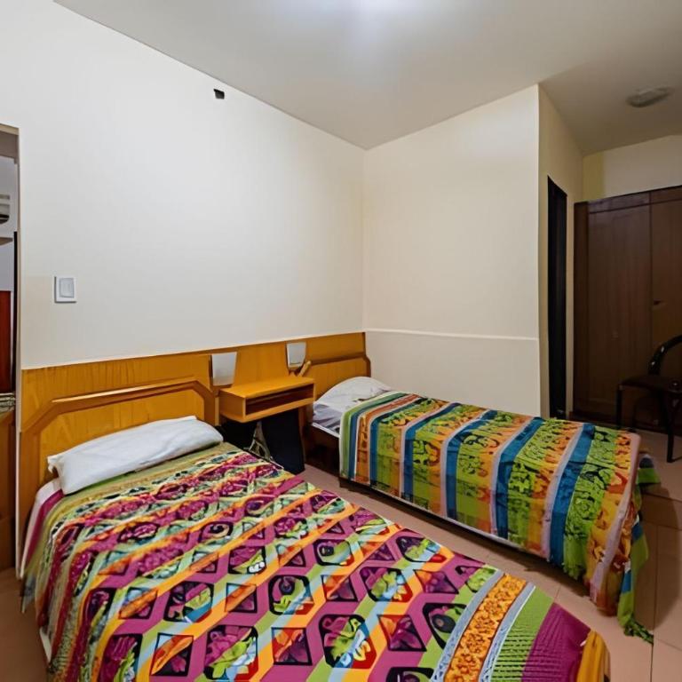 "Alpha", downtown hotel room - Quadruple Room with Private Bathroom - 2