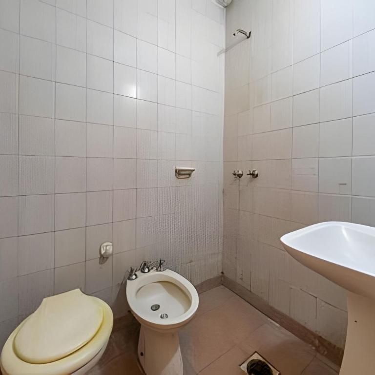 "Alpha", downtown hotel room - Quadruple Room with Private Bathroom - 5