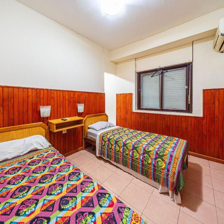 "Alpha", downtown hotel room - Quadruple Room with Private Bathroom - 8