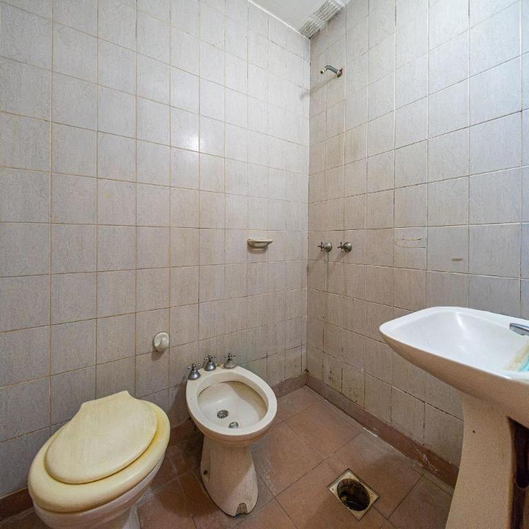 "Alpha", downtown hotel room - Quadruple Room with Private Bathroom - 7