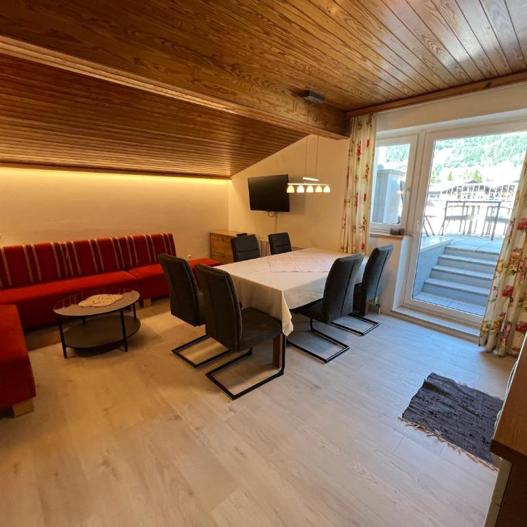 Schlossalm Appartement - Family Two-Bedroom Apartment (5 Adults) - 4