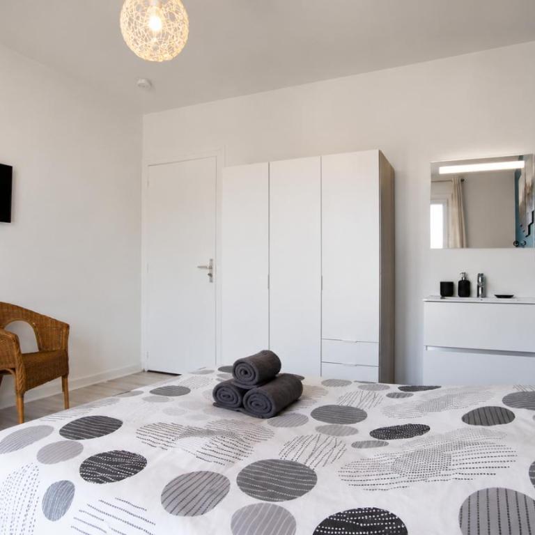 Le Smart & Cosy - Location Logement Entier - 2 Chambres - Parking Gratuit autour de la coproriété -- Wifi Fibre -Gare à 20 min - Apartment mit 2 Schlafzimmern - 10
