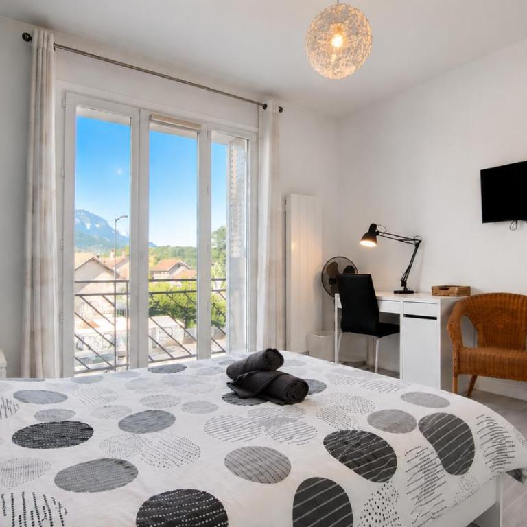 Le Smart & Cosy - Location Logement Entier - 2 Chambres - Parking Gratuit autour de la coproriété -- Wifi Fibre -Gare à 20 min - Apartment mit 2 Schlafzimmern - 2