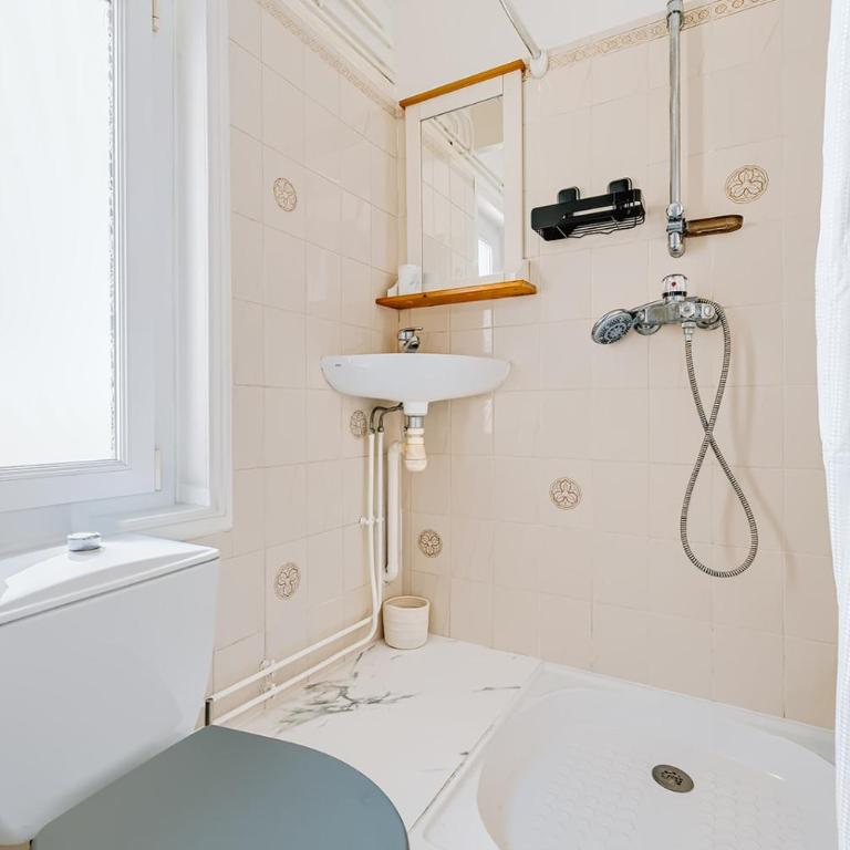 Les Retrouvailles - Centre Ville - Très Calme - Four-Bedroom House - 18