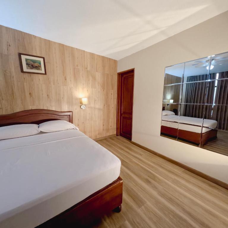 Hotel Asturias Inn - Double Room - 4