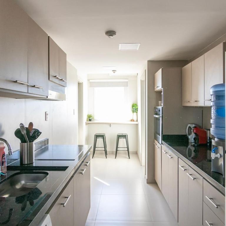 Bowie Space - Vibrant Urban Haven - Three-Bedroom Apartment with View - 14