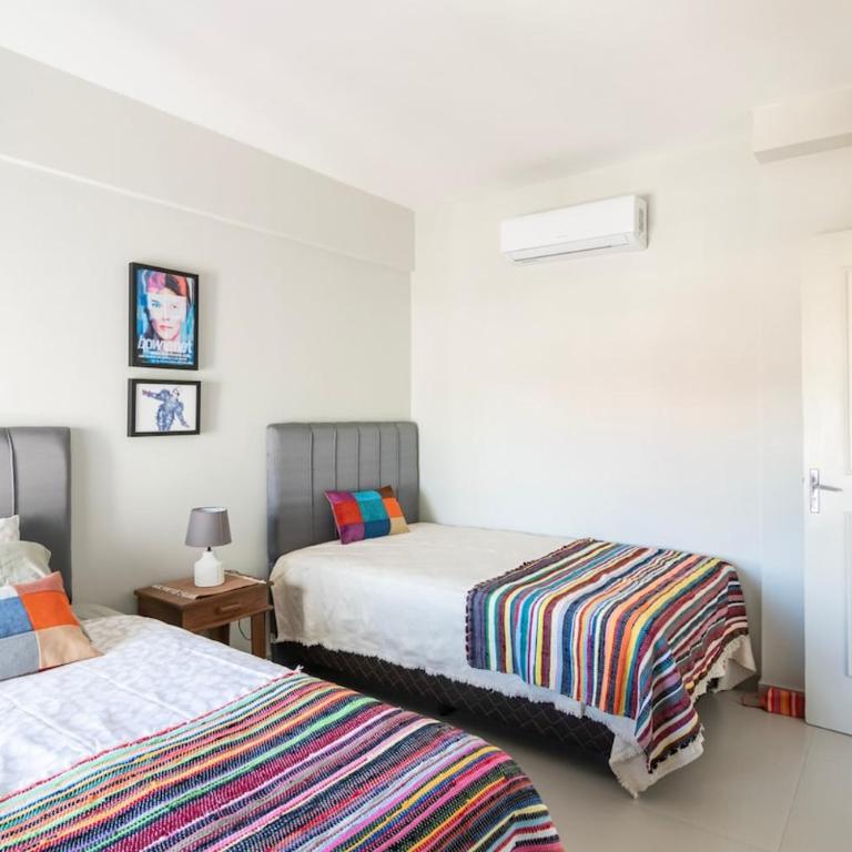 Bowie Space - Vibrant Urban Haven - Three-Bedroom Apartment with View - 16