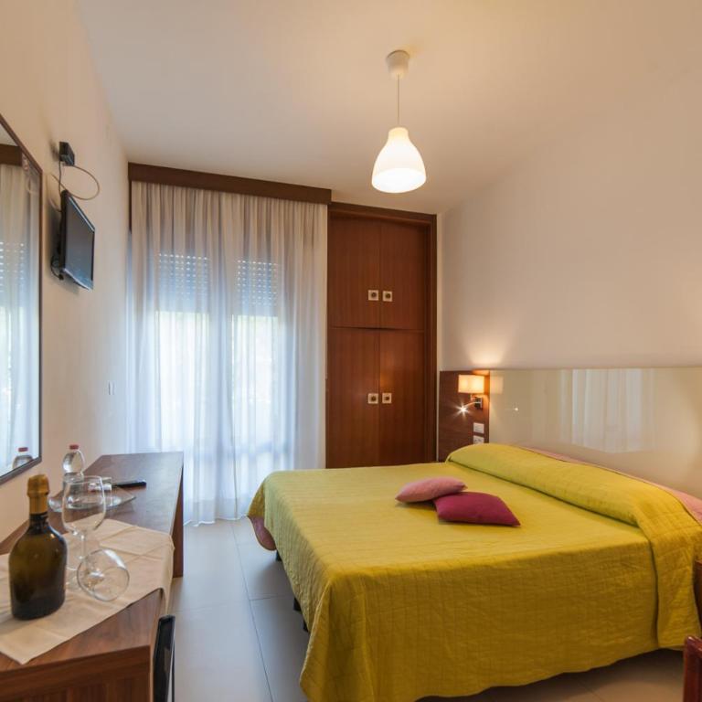 Hotel President - Double or Twin Room with Balcony - 5