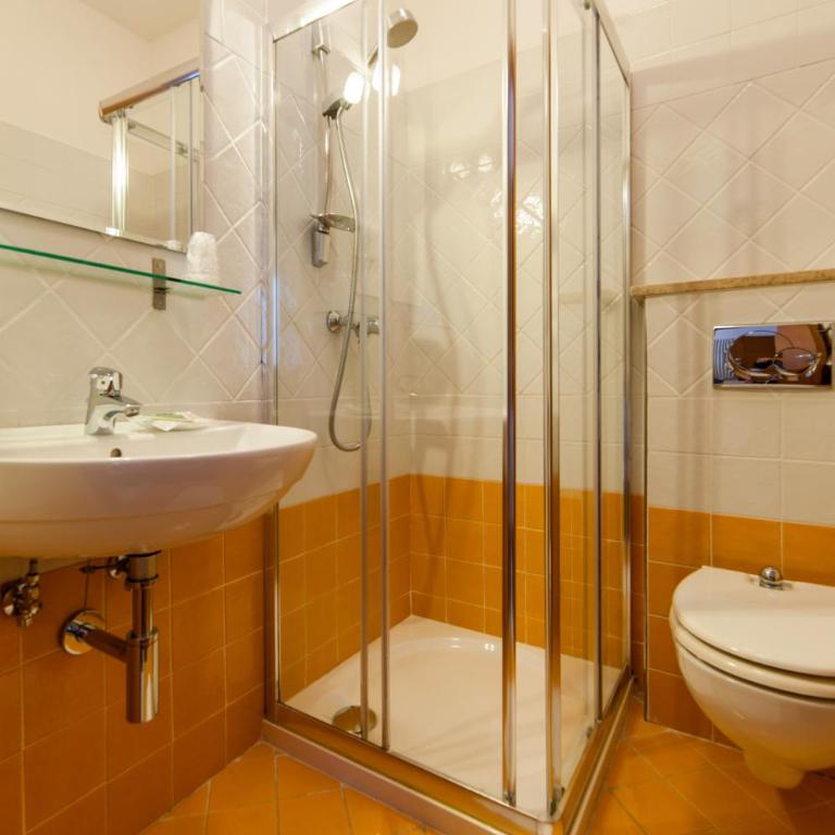 Hotel President - Double or Twin Room with Balcony - 4