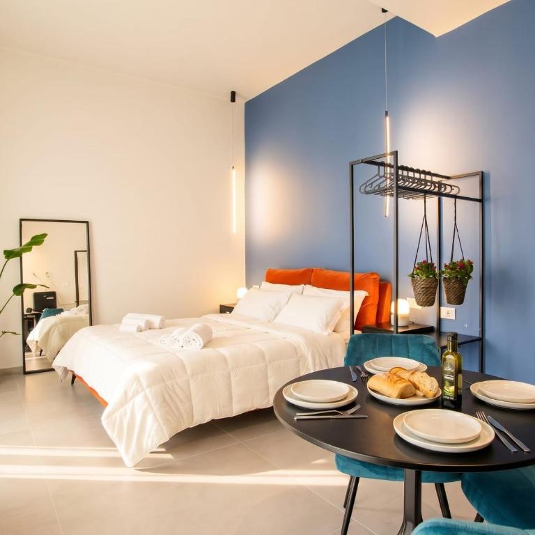 Floris: modern studio in the heart of city center - King Suite with Balcony - 4