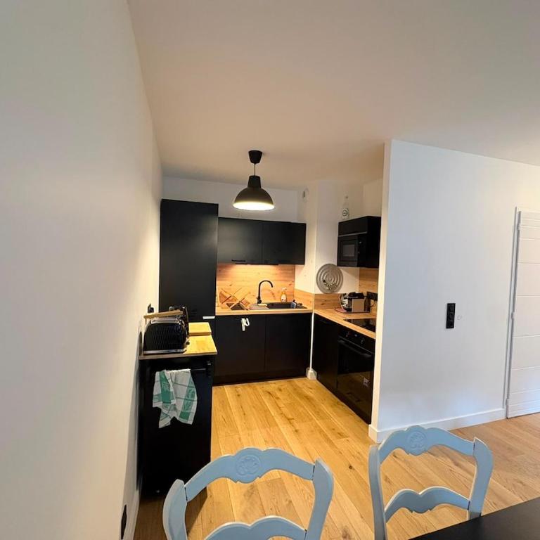 Appartement for 6 to 8 people - Three-Bedroom Apartment with Balcony - 2