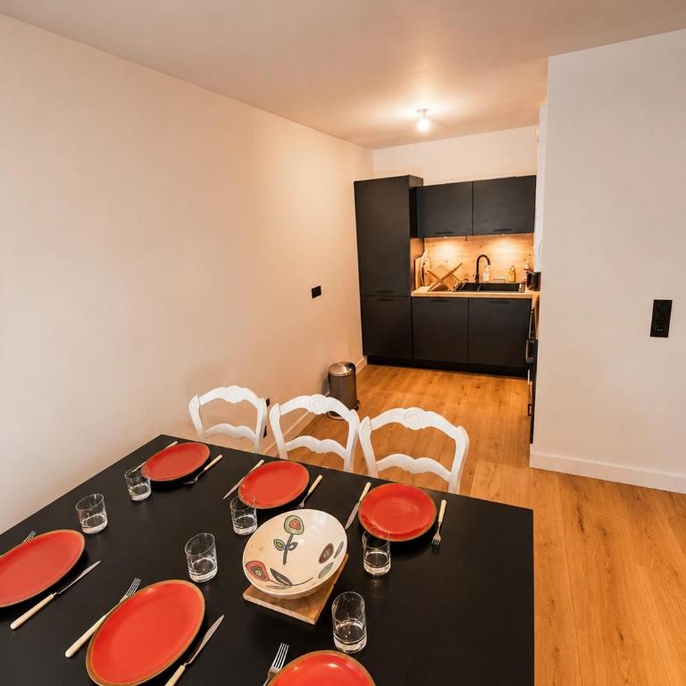 Appartement for 6 to 8 people - Three-Bedroom Apartment with Balcony - 5