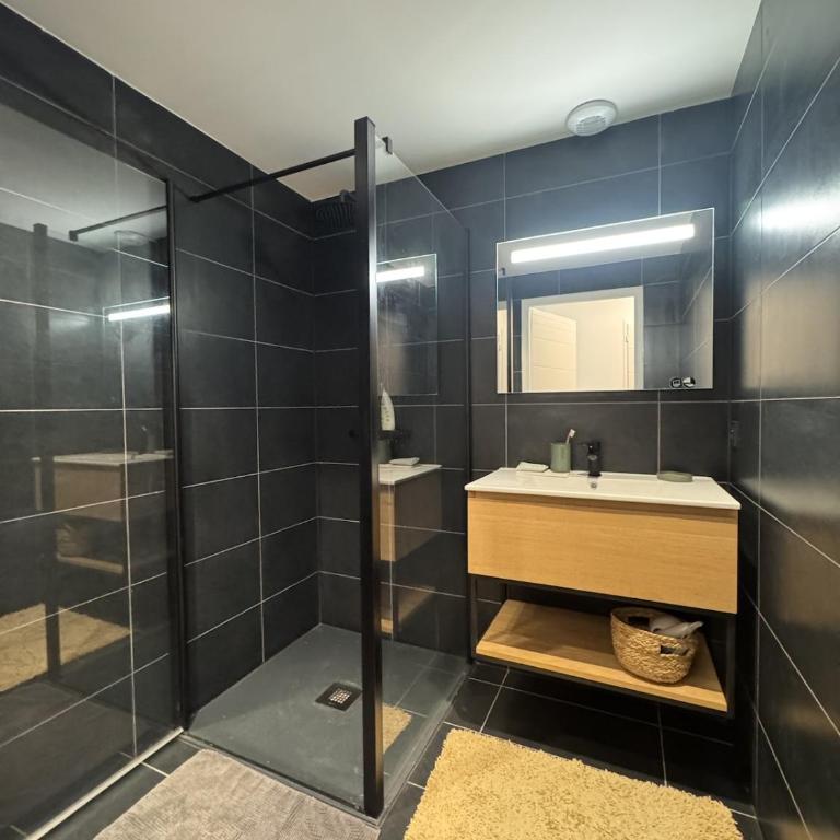Appartement for 6 to 8 people - Three-Bedroom Apartment with Balcony - 9